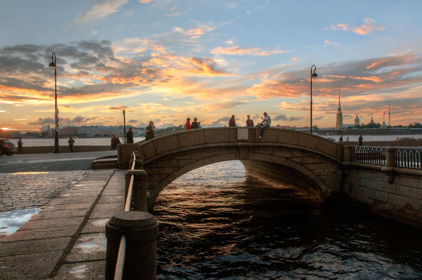 Белые ночи спб фото. Белые ночи в Питере. НКТ Петербург белые ночи. Санкт-Петербург. Красный мост в Санкт-Петербурге.